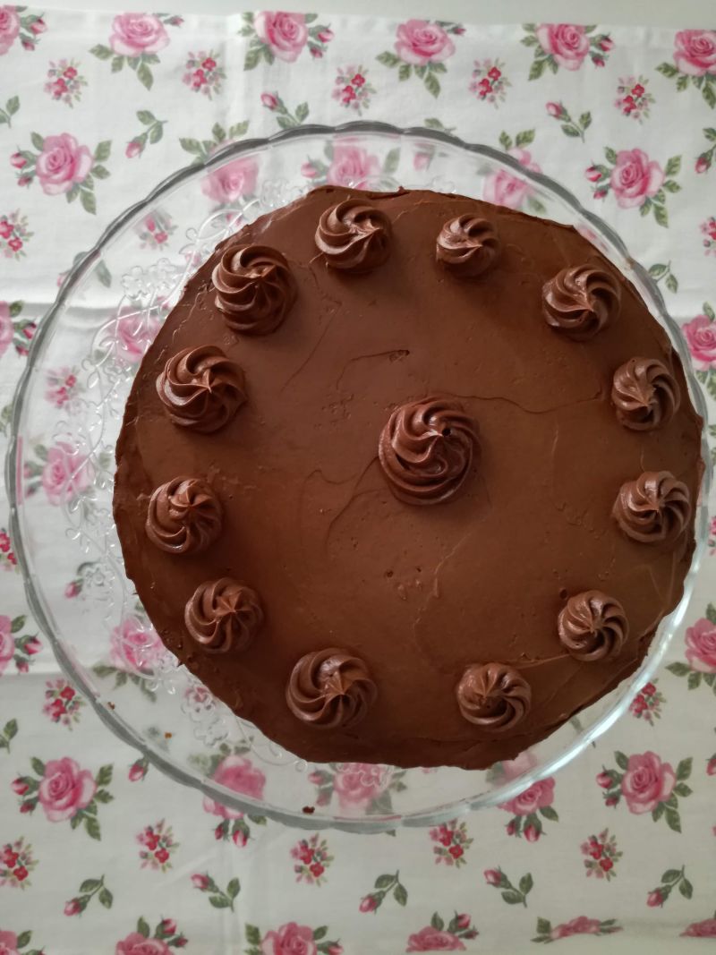 Tarta de cumpleaños de chocolate, vainilla y queso - Cookidoo® – la  plataforma de recetas oficial de Thermomix®